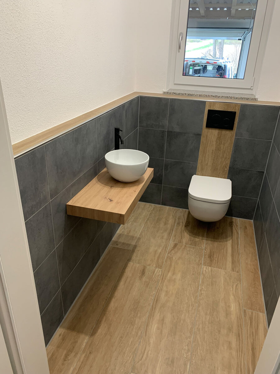 modernes WC von Florian Ell Sanitär - Heizung – Kundendienst