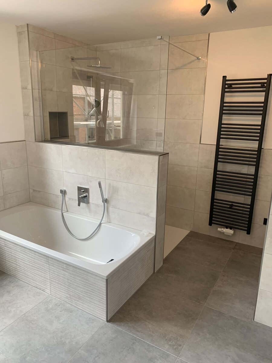 renoviertes Badezimmer durch Florian Ell Sanitär - Heizung – Kundendienst